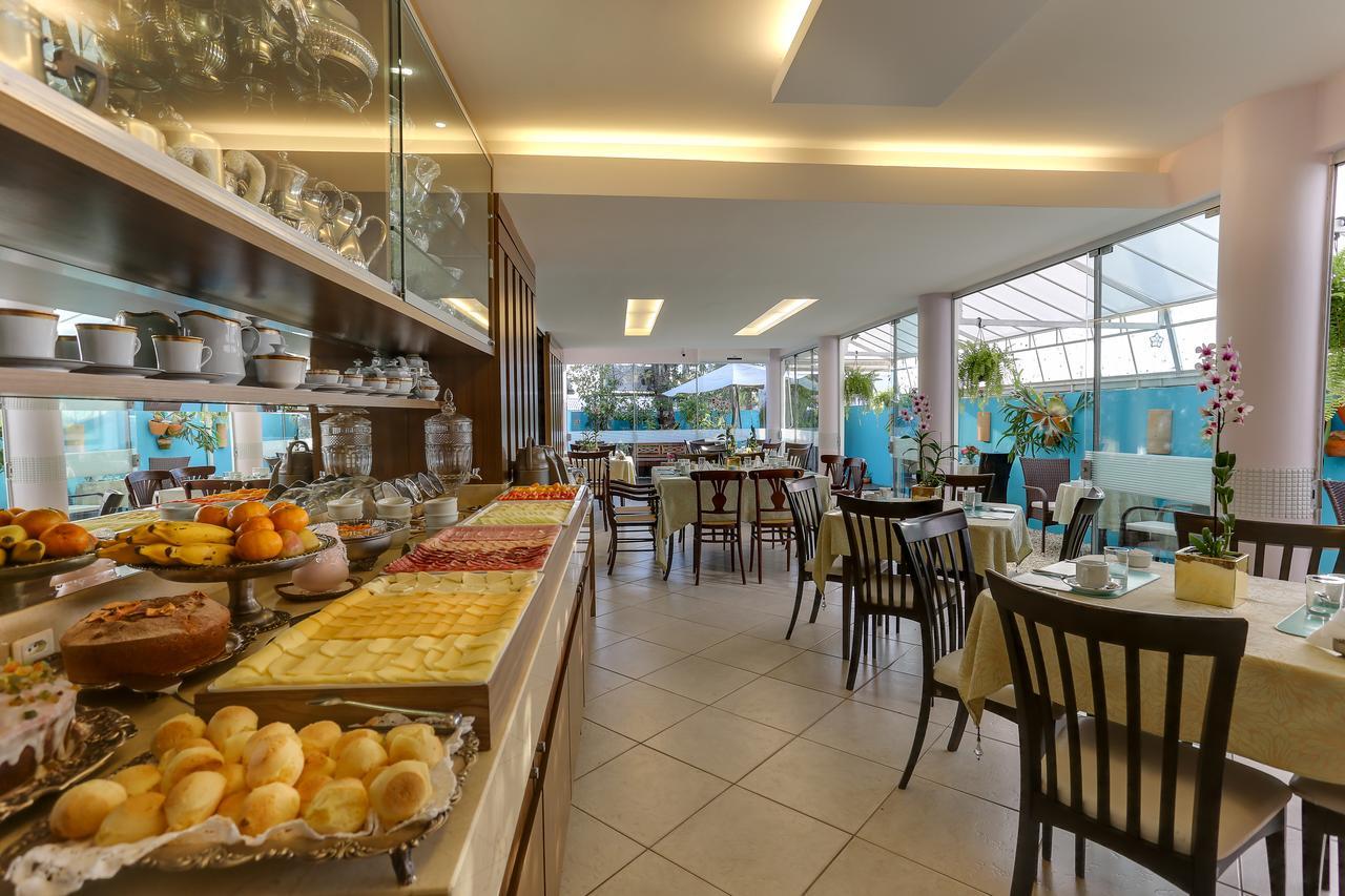 賓館 Dos Chas Boutique 4*