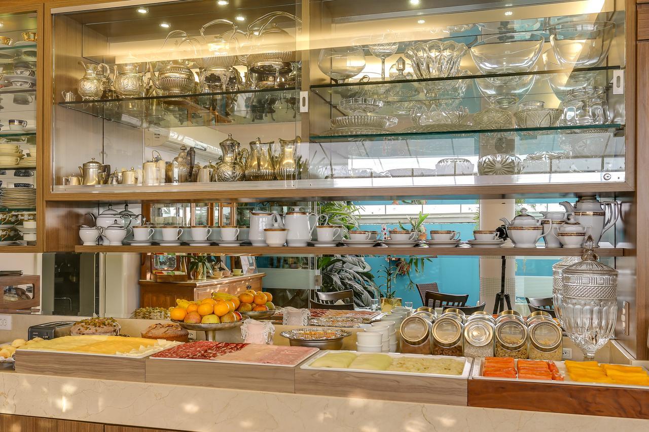 賓館 Dos Chas Boutique 4*