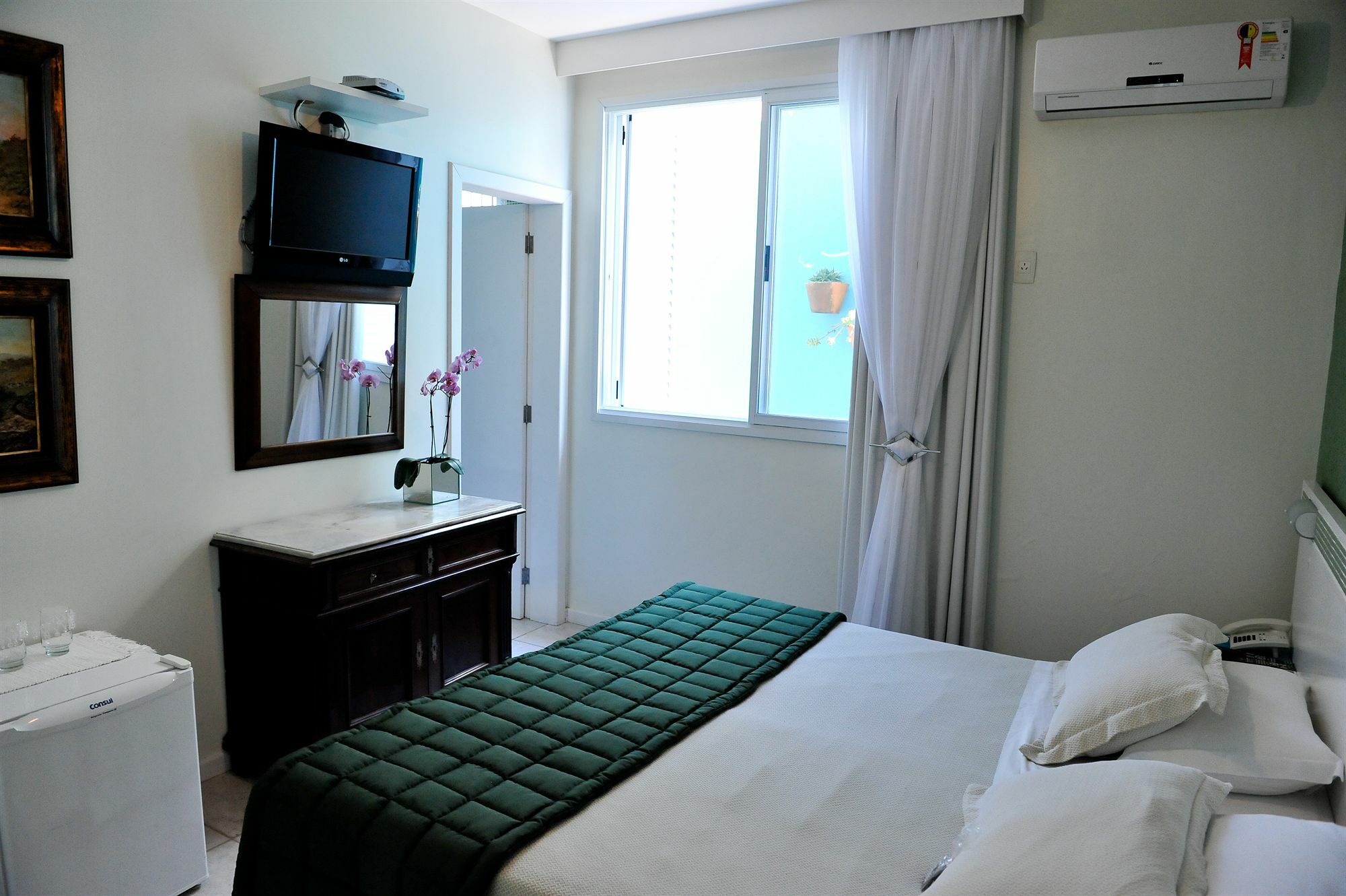 賓館 Dos Chas Boutique 4*